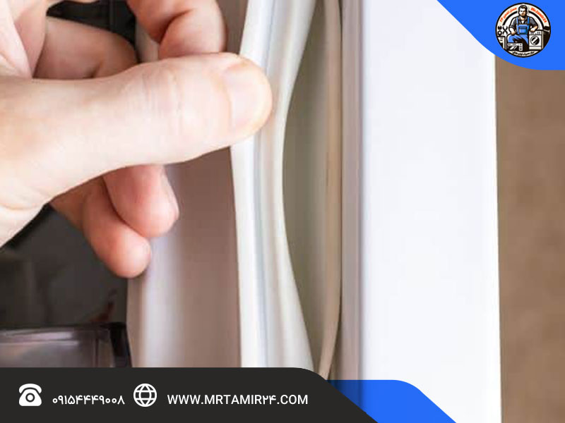 کثیفی لاستیک دور در یخچال دلیل دیگر برای بسته نشدن درب
